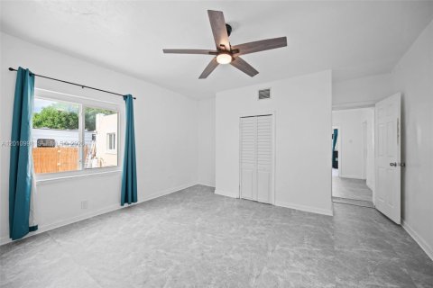 House in North Miami, Florida 2 bedrooms, 125.7 sq.m. № 2075370 - photo 5