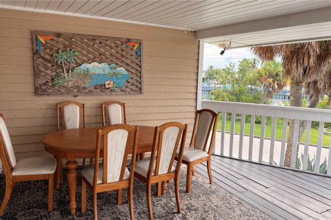 House in Saint Pete Beach, Florida 3 bedrooms, 256.22 sq.m. № 1917006 - photo 17