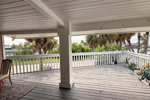 House in Saint Pete Beach, Florida 3 bedrooms, 256.22 sq.m. № 1917006 - photo 20