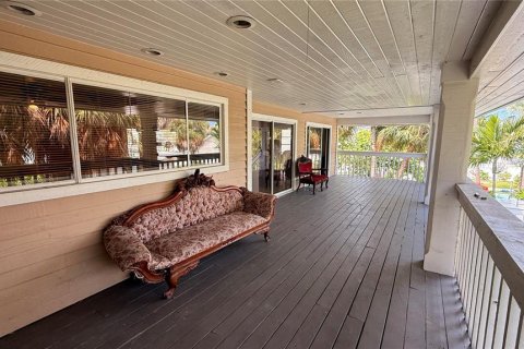 House in Saint Pete Beach, Florida 3 bedrooms, 256.22 sq.m. № 1917006 - photo 21