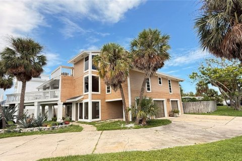 House in Saint Pete Beach, Florida 3 bedrooms, 256.22 sq.m. № 1917006 - photo 3