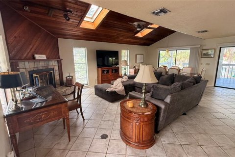 House in Saint Pete Beach, Florida 3 bedrooms, 256.22 sq.m. № 1917006 - photo 8