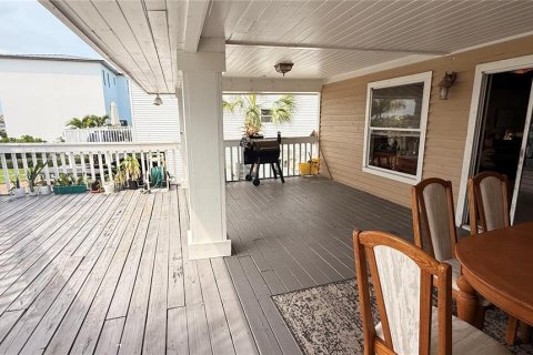 House in Saint Pete Beach, Florida 3 bedrooms, 256.22 sq.m. № 1917006 - photo 18