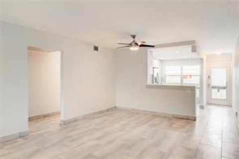 Condominio en alquiler en Coconut Creek, Florida, 2 dormitorios, 107.86 m2 № 1154705 - foto 1