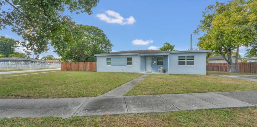 Дом в Майами-Гарденс, Флорида 3 спальни, 111.11м2 № 1970665