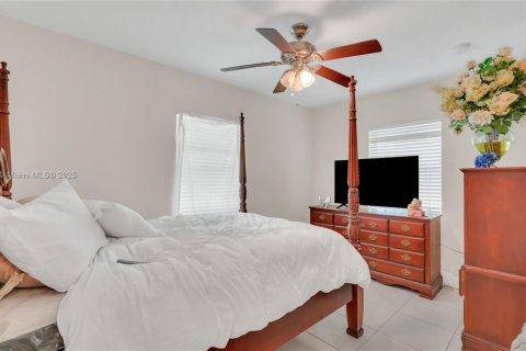 Купить виллу или дом в Майами-Гарденс, Флорида 3 спальни, 111.11м2, № 1970665 - фото 15
