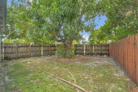 Купить виллу или дом в Майами-Гарденс, Флорида 3 спальни, 111.11м2, № 1970665 - фото 20