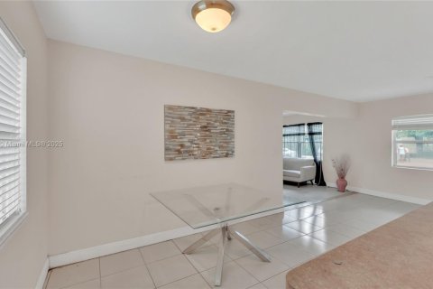 Купить виллу или дом в Майами-Гарденс, Флорида 3 спальни, 111.11м2, № 1970665 - фото 4