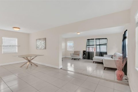 Купить виллу или дом в Майами-Гарденс, Флорида 3 спальни, 111.11м2, № 1970665 - фото 5