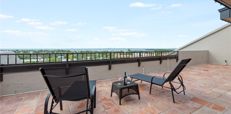 Condo in Key Biscayne, Florida, 2 bedrooms № 1989036