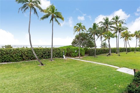 Condo in Key Biscayne, Florida, 2 bedrooms № 1989036 - photo 15