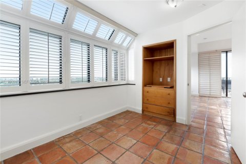 Condo in Key Biscayne, Florida, 2 bedrooms № 1989036 - photo 9