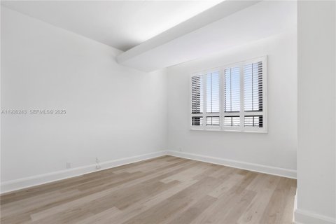 Condo in Key Biscayne, Florida, 2 bedrooms № 1989036 - photo 5