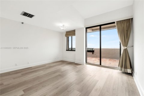 Condo in Key Biscayne, Florida, 2 bedrooms № 1989036 - photo 7