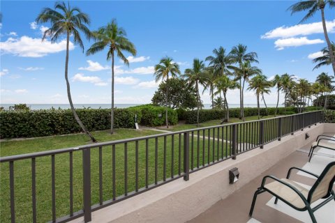 Condo in Key Biscayne, Florida, 2 bedrooms № 1989036 - photo 14