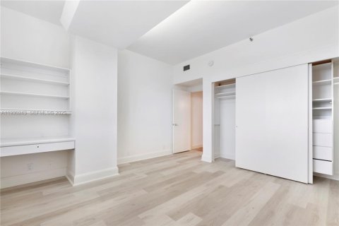 Condo in Key Biscayne, Florida, 2 bedrooms № 1989036 - photo 3