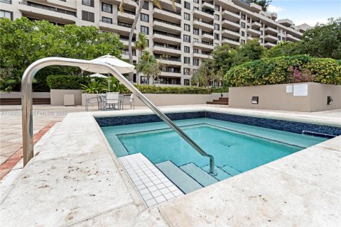 Condo in Key Biscayne, Florida, 2 bedrooms № 1989036 - photo 19