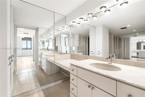 Condo in Key Biscayne, Florida, 2 bedrooms № 1989036 - photo 6