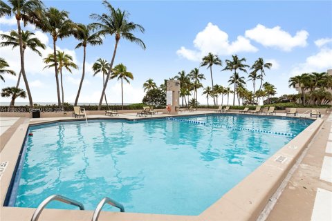 Condo in Key Biscayne, Florida, 2 bedrooms № 1989036 - photo 18