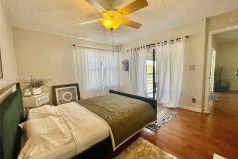 Condo in Pompano Beach, Florida, 2 bedrooms  № 1867215 - photo 16