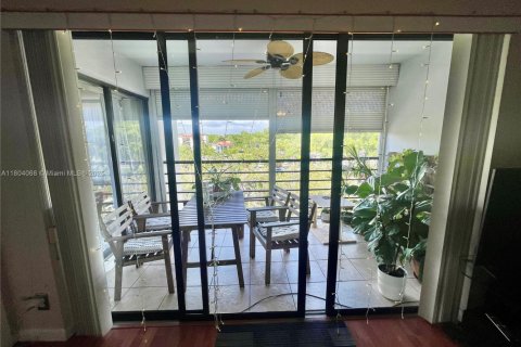 Condo in Pompano Beach, Florida, 2 bedrooms  № 1867215 - photo 11