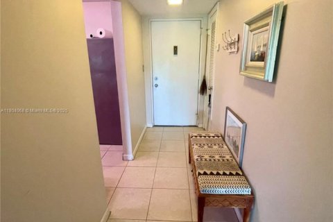 Condo in Pompano Beach, Florida, 2 bedrooms  № 1867215 - photo 6