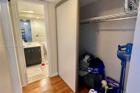 Condo in Pompano Beach, Florida, 2 bedrooms  № 1867215 - photo 19