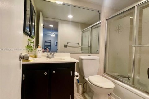 Condo in Pompano Beach, Florida, 2 bedrooms  № 1867215 - photo 23