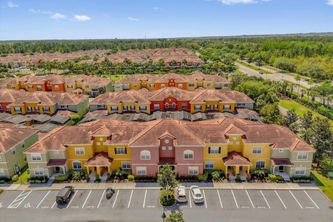 Townhouse in Kissimmee, Florida 4 bedrooms, 176.14 sq.m. № 1638033 - photo 4