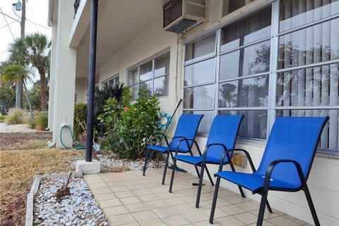Condo in Kenneth City, Florida, 2 bedrooms  № 1547478 - photo 1
