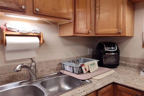 Condo in Kenneth City, Florida, 2 bedrooms  № 1547478 - photo 8