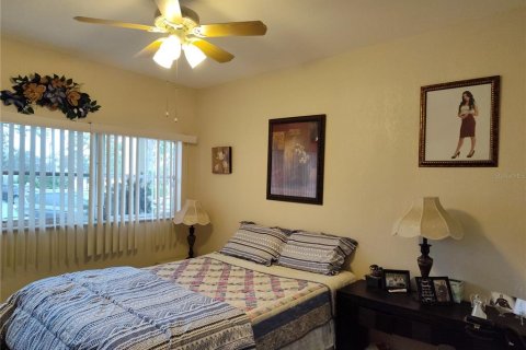 Condo in Kenneth City, Florida, 2 bedrooms  № 1547478 - photo 11