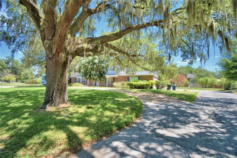 House in Bartow, Florida 5 bedrooms, 309.64 sq.m. № 1198969 - photo 5