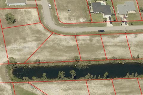 Commercial property in Cape Coral, Florida № 2089221 - photo 10