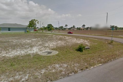Commercial property in Cape Coral, Florida № 2089221 - photo 4