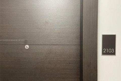 Condominio en venta en Aventura, Florida, 1 dormitorio, 99.03 m2 № 1959996 - foto 2