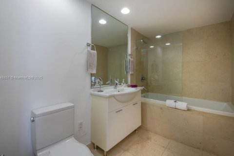Condo in Miami, Florida, 1 bedroom  № 2168272 - photo 13