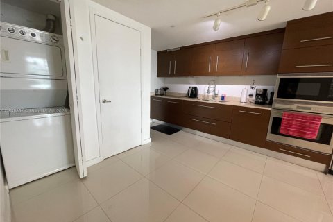 Condo in Miami, Florida, 1 bedroom  № 2168272 - photo 3