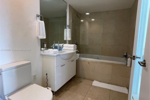 Condo in Miami, Florida, 1 bedroom  № 2168272 - photo 14