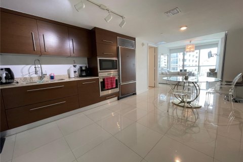 Condo in Miami, Florida, 1 bedroom  № 2168272 - photo 2