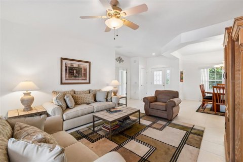 House in Kissimmee, Florida 2 bedrooms, 189.33 sq.m. № 2101421 - photo 11