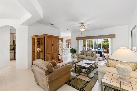 House in Kissimmee, Florida 2 bedrooms, 189.33 sq.m. № 2101421 - photo 7
