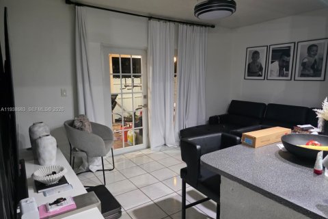 Townhouse in Kendall, Florida 3 bedrooms, 117.43 sq.m. № 1996884 - photo 4