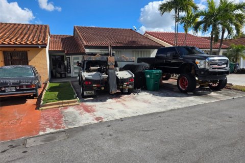 Townhouse in Kendall, Florida 3 bedrooms, 117.43 sq.m. № 1996884