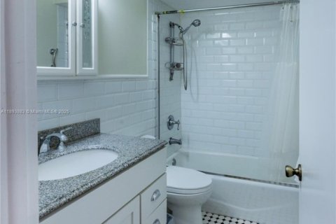 Купить кондоминиум в Корал-Гейблс, Флорида 2 спальни, 78.32м2, № 1946574 - фото 15