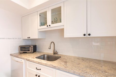 Купить кондоминиум в Корал-Гейблс, Флорида 2 спальни, 78.32м2, № 1946574 - фото 8