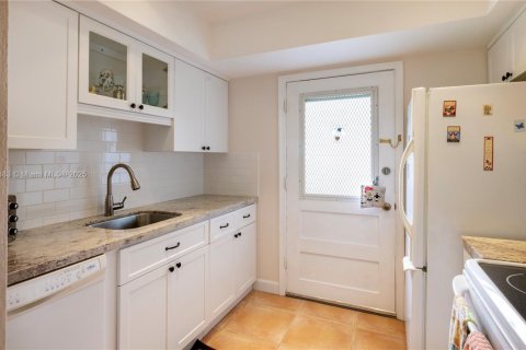 Купить кондоминиум в Корал-Гейблс, Флорида 2 спальни, 78.32м2, № 1946574 - фото 10