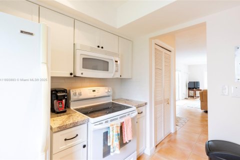 Купить кондоминиум в Корал-Гейблс, Флорида 2 спальни, 78.32м2, № 1946574 - фото 9