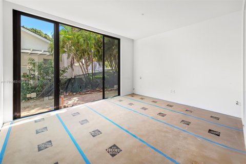House in South Miami, Florida 6 bedrooms, 549.98 sq.m. № 1691293 - photo 16