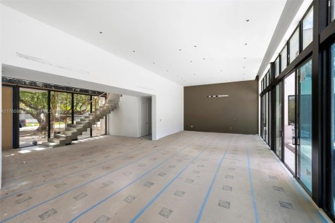 House in South Miami, Florida 6 bedrooms, 549.98 sq.m. № 1691293 - photo 6